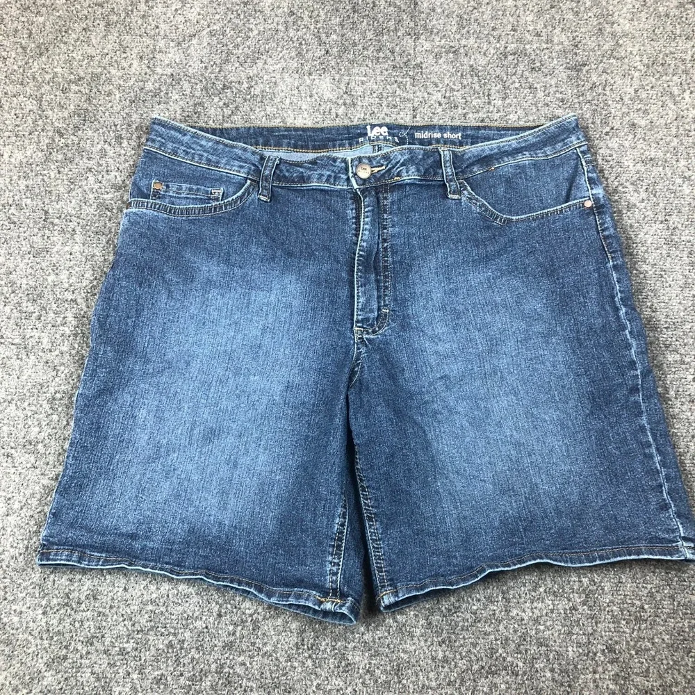 Lee‎ Riders Womens Size 18M W36 Midrise Denim Shorts Blue Medium Wash